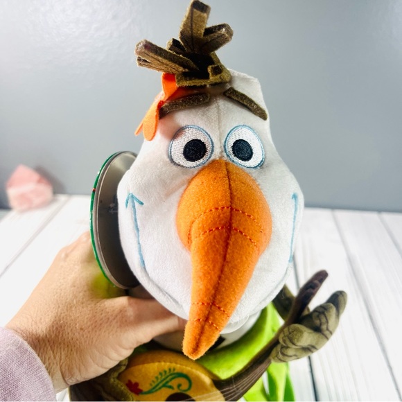 Disney - Frozen Olaf Aloha Plus w/ Disney World Pin. - Picture 2 of 10